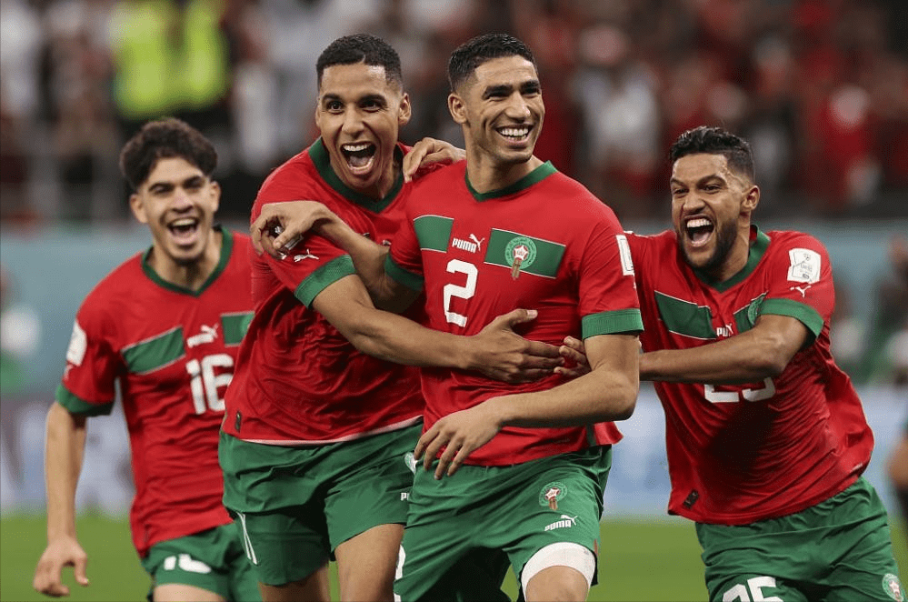 爱游戏包含洞庭朱雀队鏖战岭东战狼队，击剑联赛小胜，替补奇兵立功。主场山呼海啸的词条