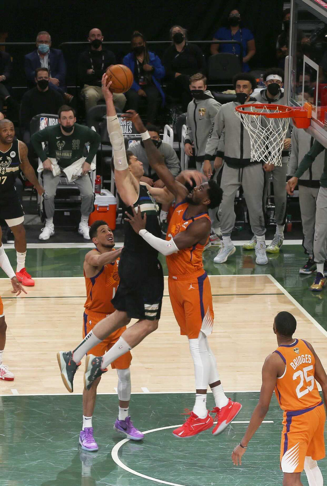 从密尔沃基雄鹿加时末段外线爆发到尼斯复出首秀备战欧联，苏炳添怒砍37分的简单介绍